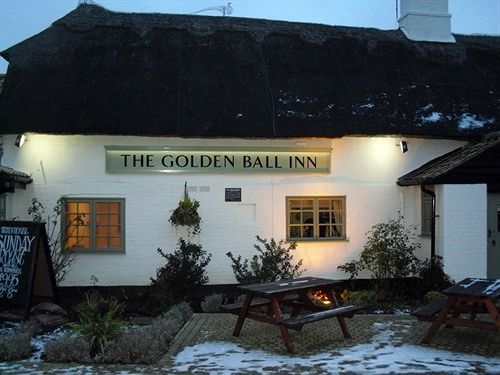 Golden Ball Hotel Elsworth Екстер'єр фото